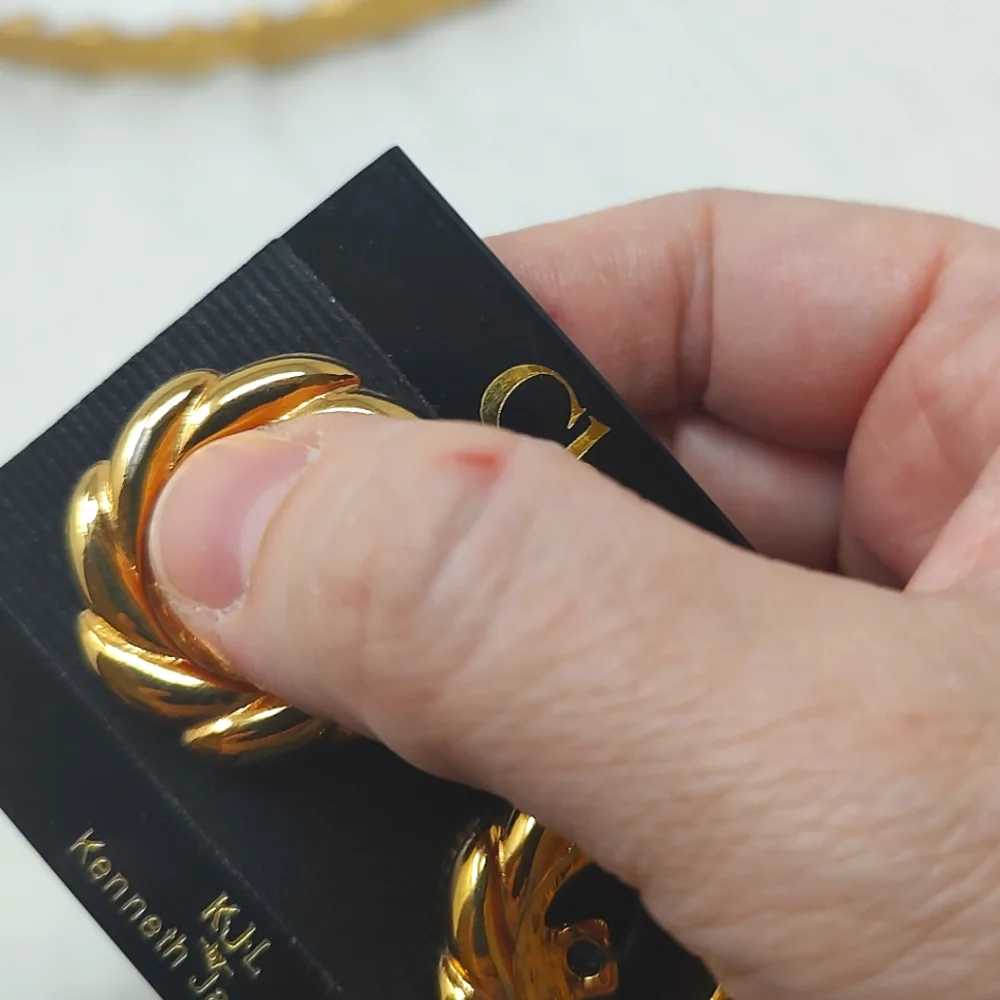 Kenneth Jay Lane Gold-Tone Twisted Accents For Clothing Or Jewelry - Picture 2 of 4